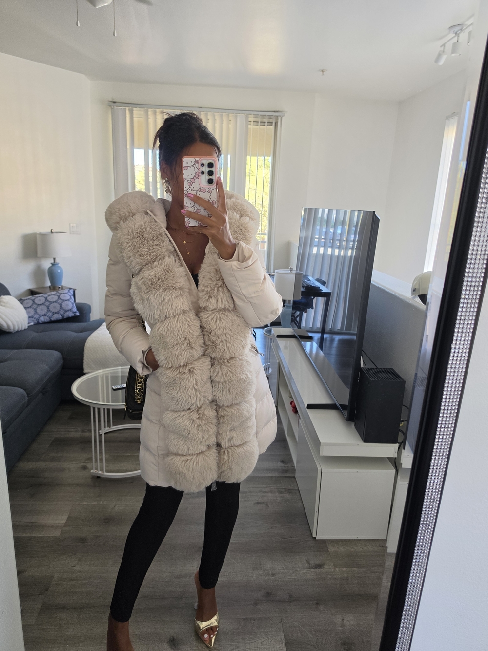 Women’s Cream Faux-Fur Trim Puffer Coat - Picture 3 of 17